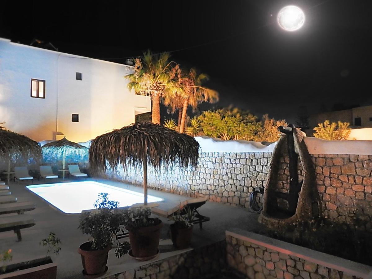 Avraki Hotel Kamári Kültér fotó