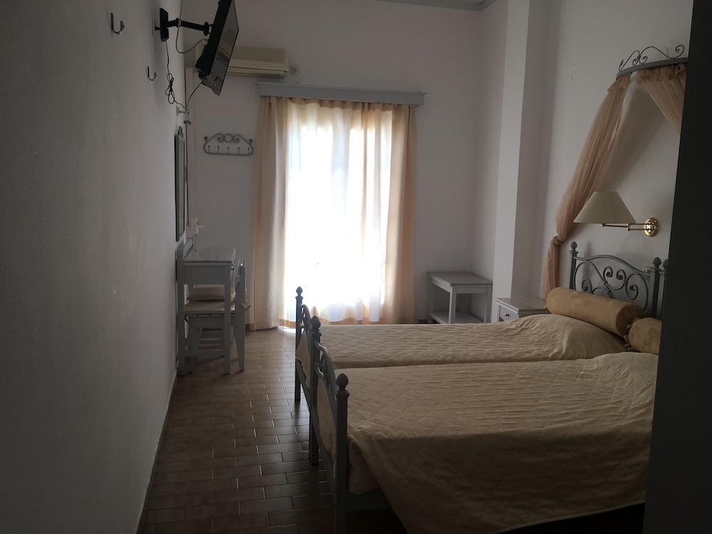 Avraki Hotel Kamári Kültér fotó