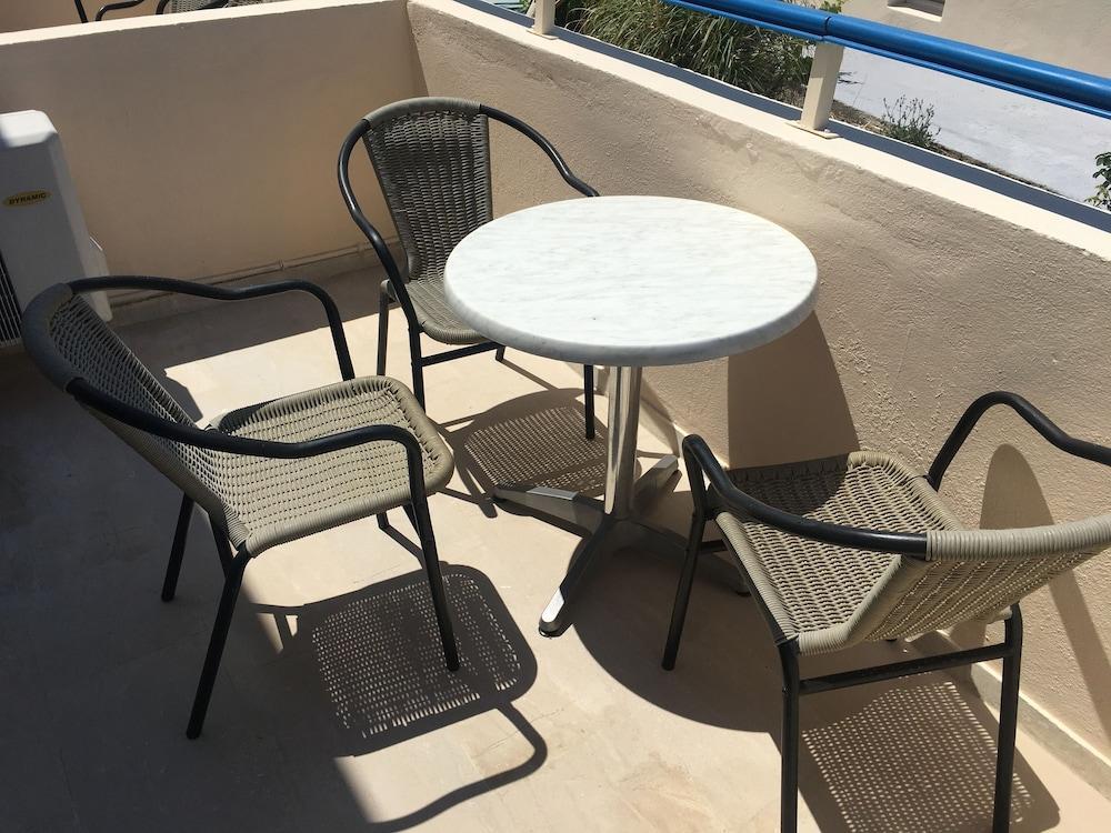 Avraki Hotel Kamári Kültér fotó